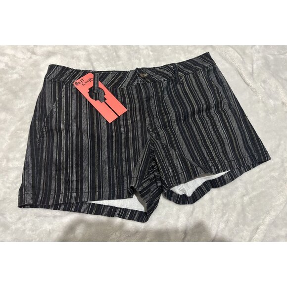A.N.A Womens Pinstriped Black Shorts Size 6 Mid-Rise Twill With Pockets Cotton/S - Picture 2 of 8